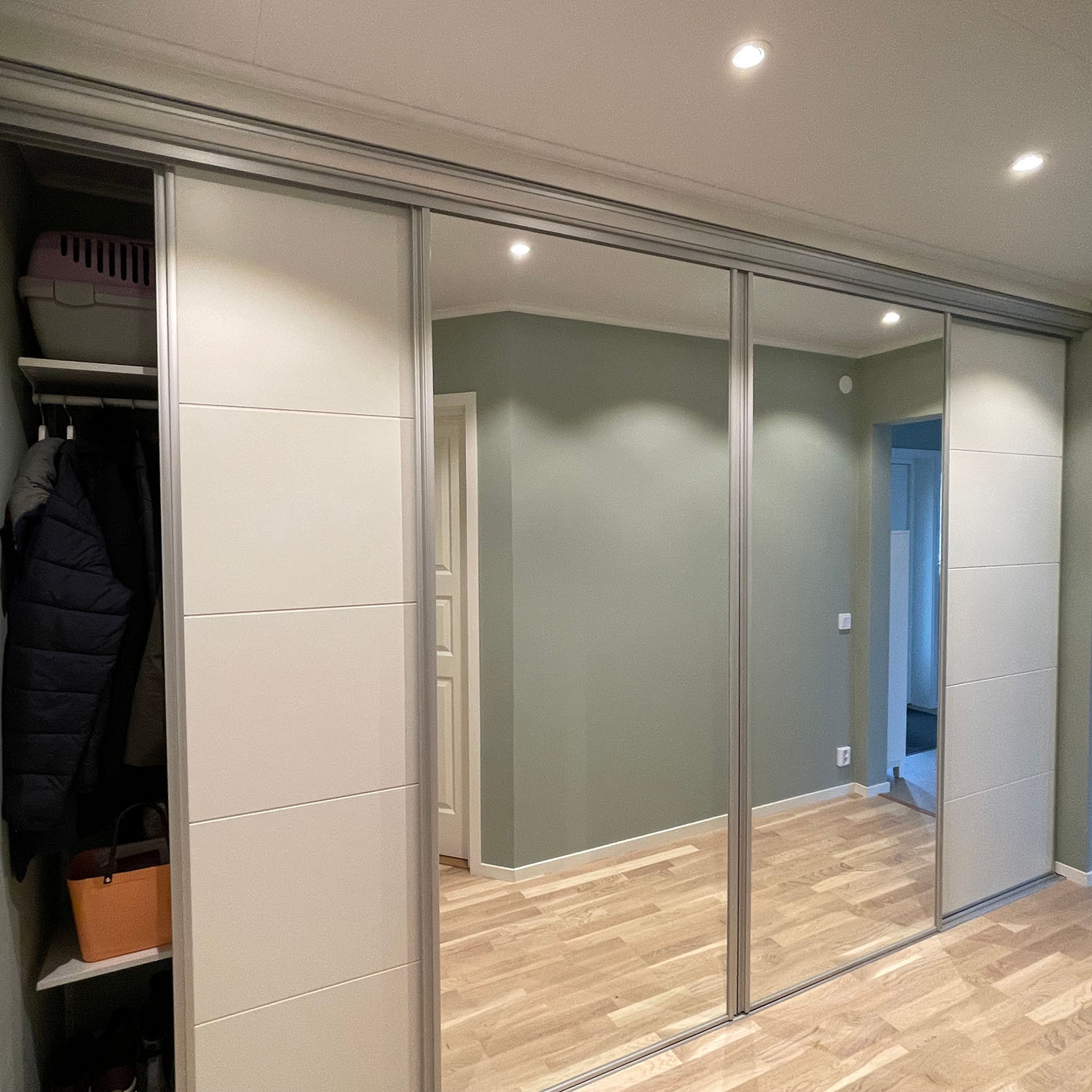 Mix Skjutdörr Linje Vit / Silverspegel 3700 Mm 4 Dörrar