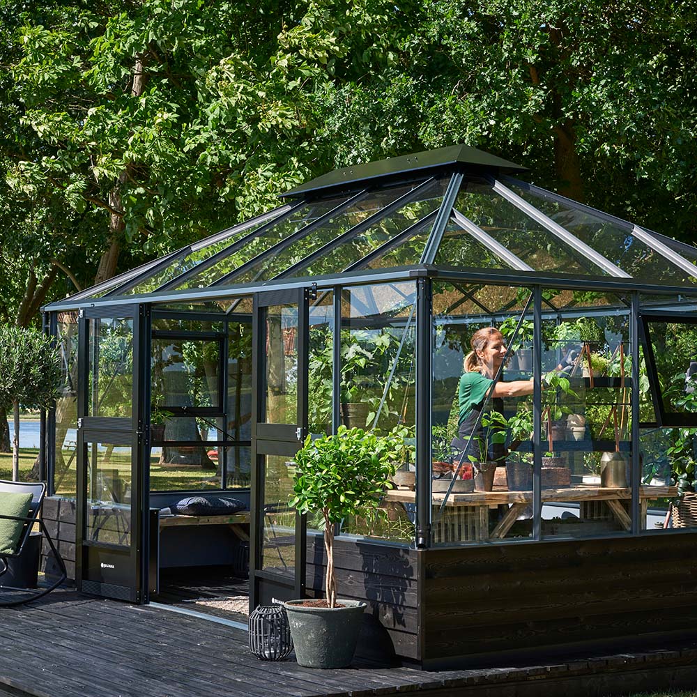 Koli 13-18 m² Kasvihuone muurilla