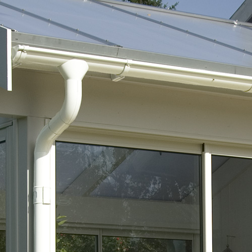 Takavvattning För veranda med valmat tak